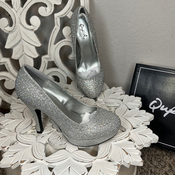 Round Toe Glitter Mesh Rhinestone Studded Low Platform Pump Heels NEW WITH BOX! - Picture 2 of 10